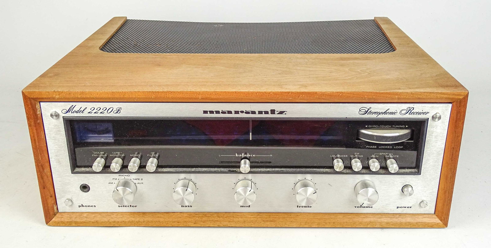 Marantz Receiver: Marantz Model 2220-B stereophonic receiver.