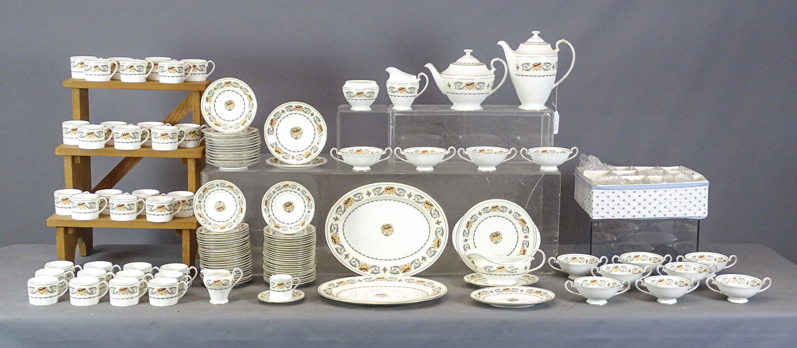 Aynsley Dinner Service - 10