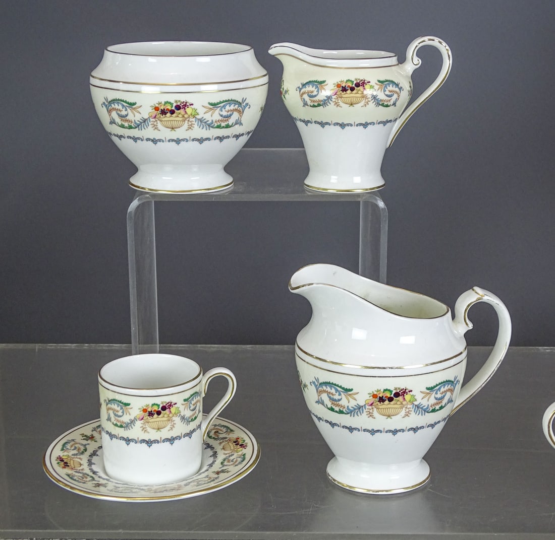 Aynsley Dinner Service - 14