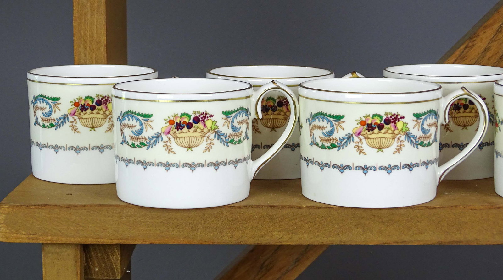Aynsley Dinner Service - 16