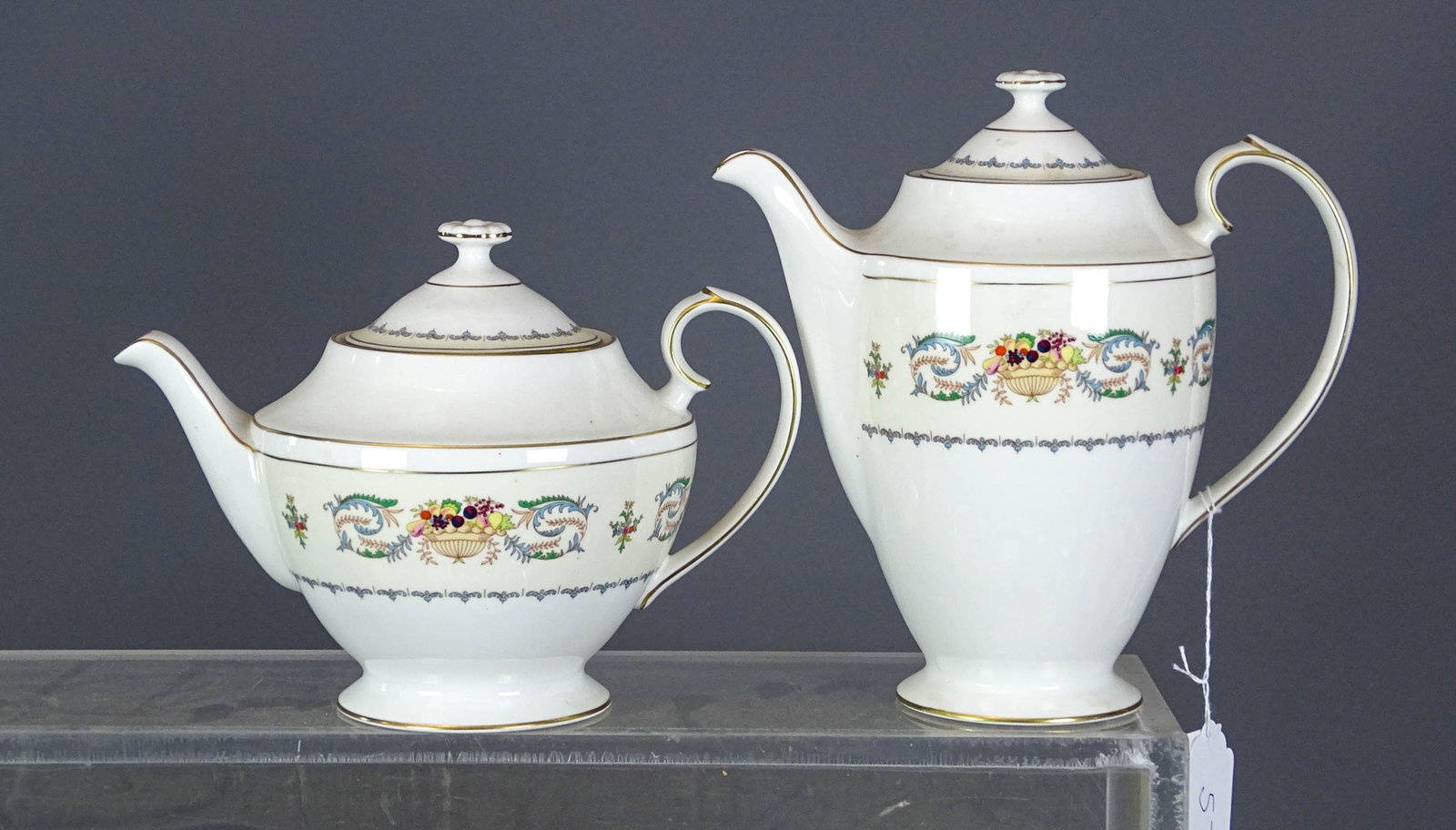 Aynsley Dinner Service - 17