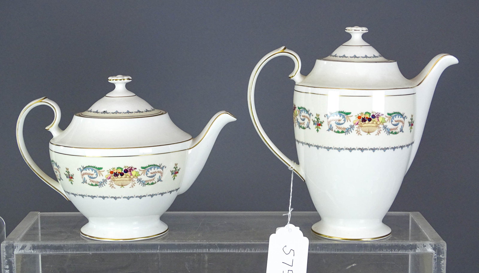 Aynsley Dinner Service - 18