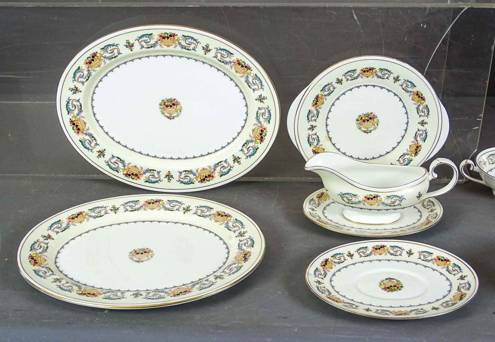 Aynsley Dinner Service - 19