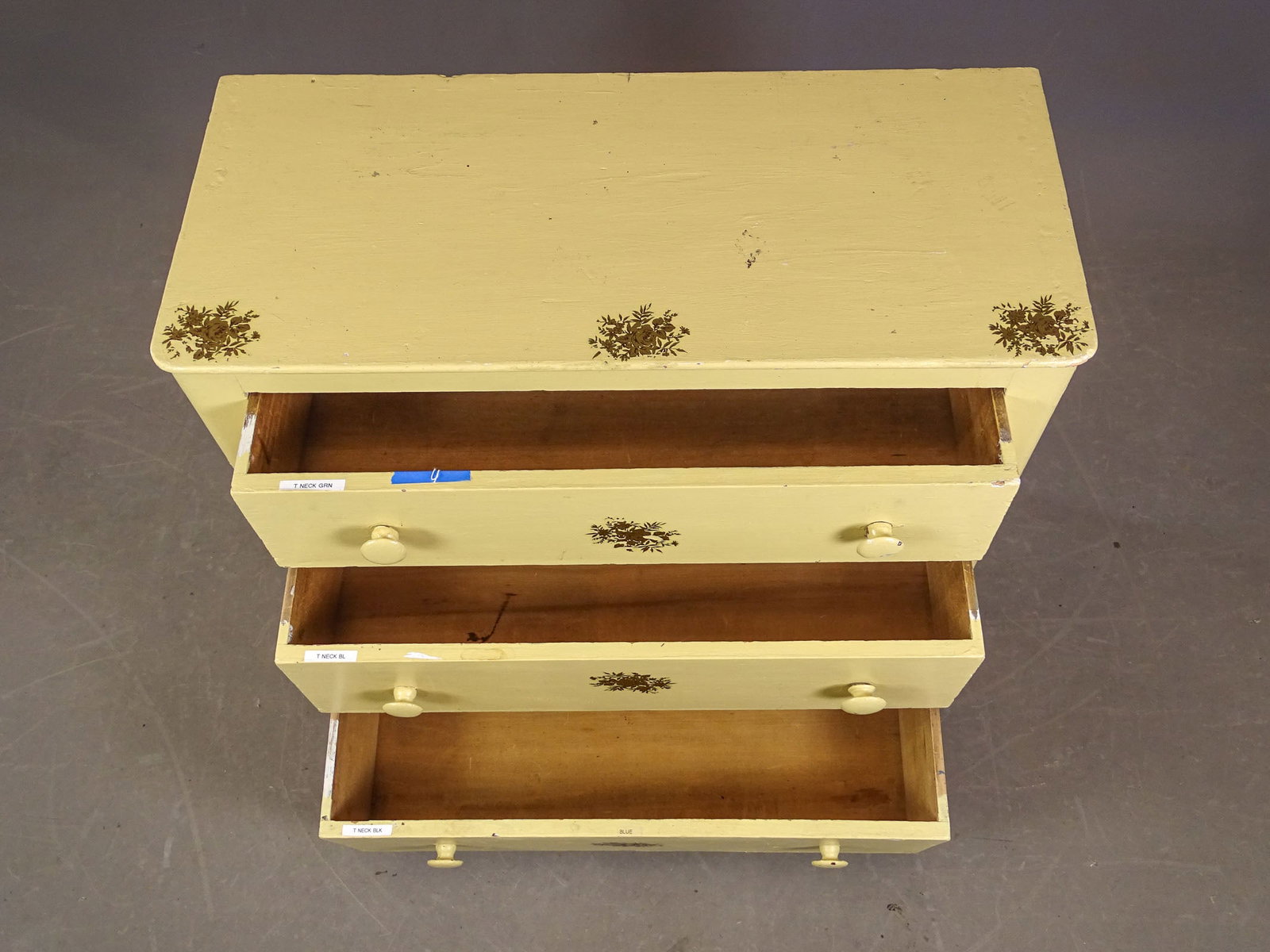 19th c. Cottage Pine Chest - 2