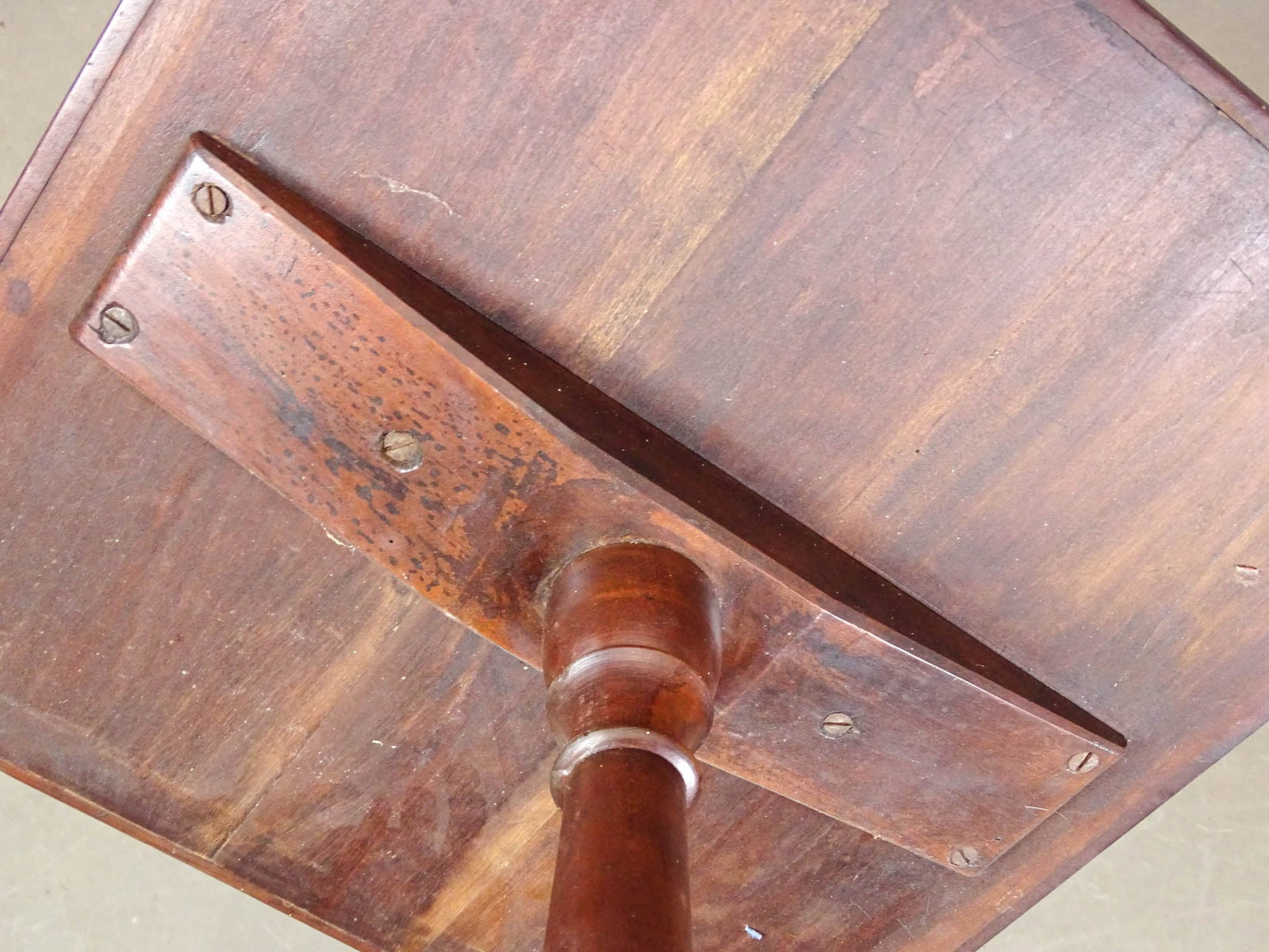 18th c. Candlestand - 3