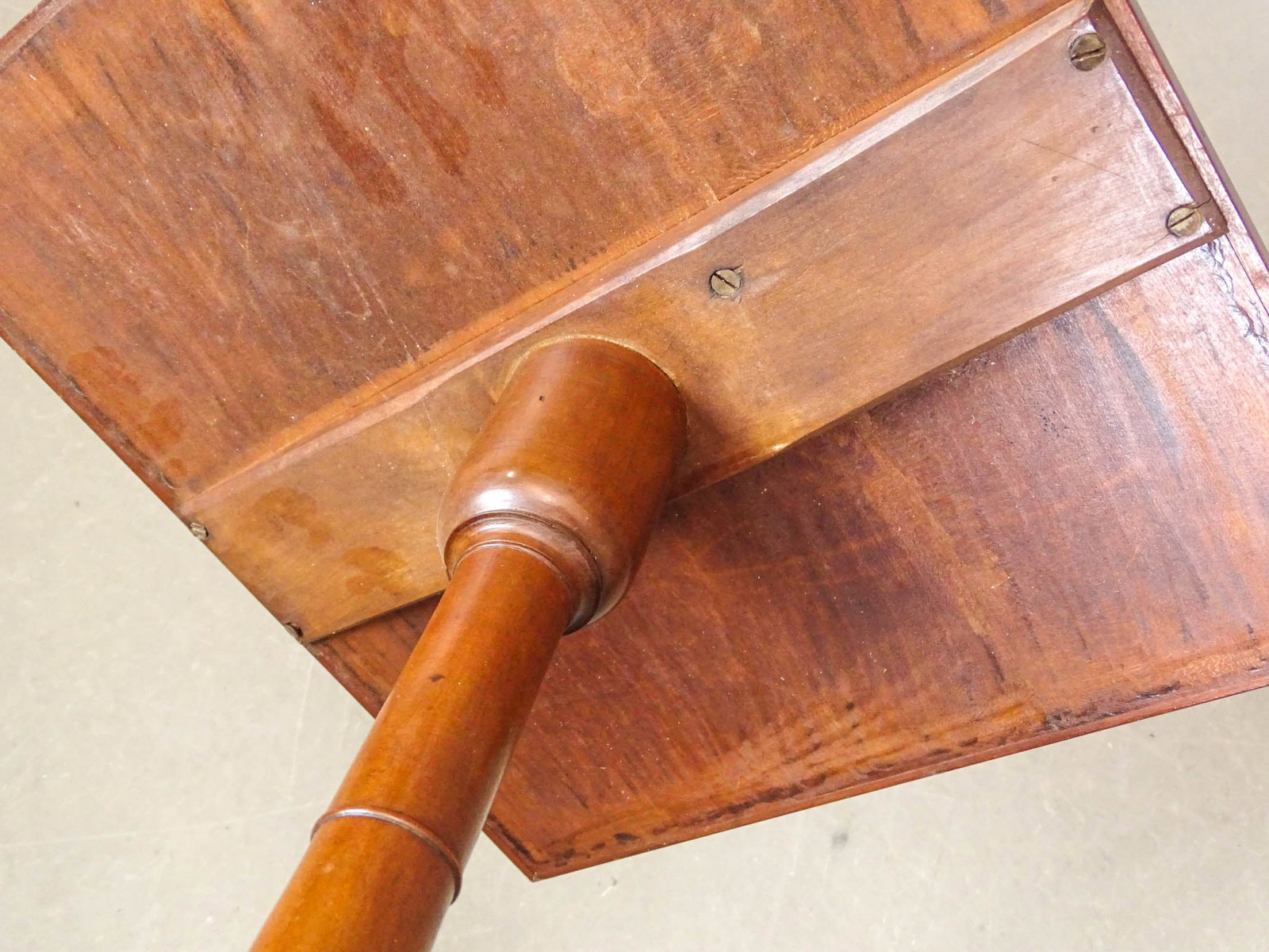 18th c. Candlestand - 3