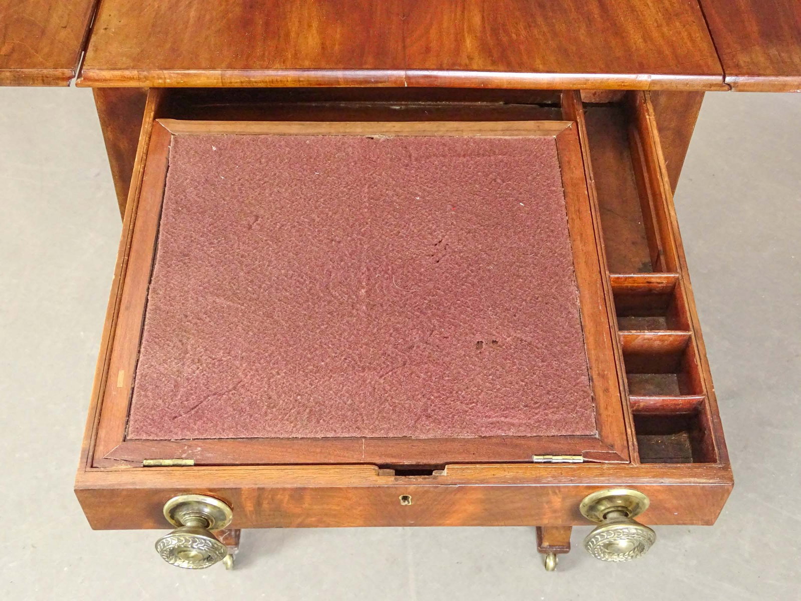 19th c. Classical Sewing Stand - 3