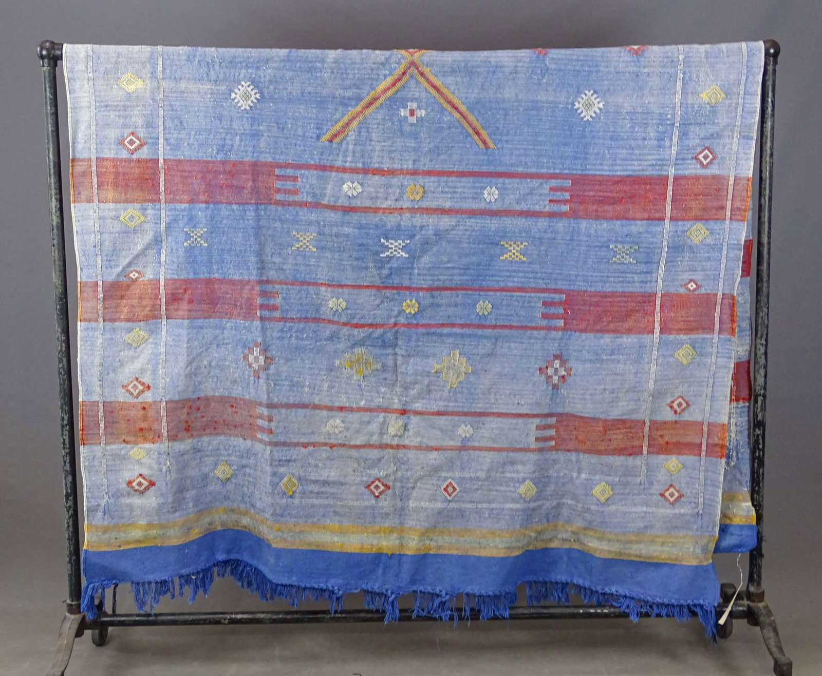 Flatweave Rug: Flatweave rug. 65" x 105".