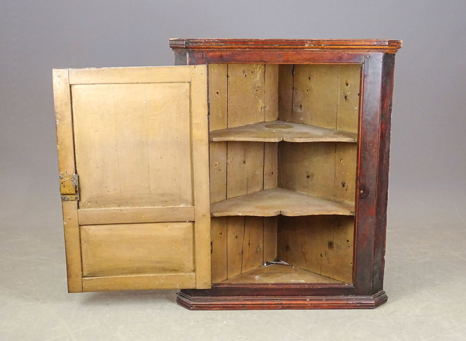 18th c. Hanging Corner Cupboard - 2