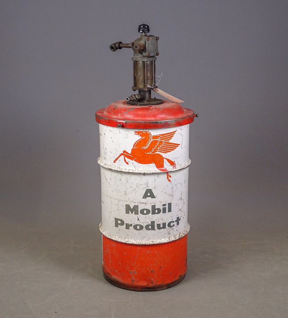 Vintage Mobil Oil Pump: Vintage Mobil Oil pump. Fair condition. 40" Ht..
