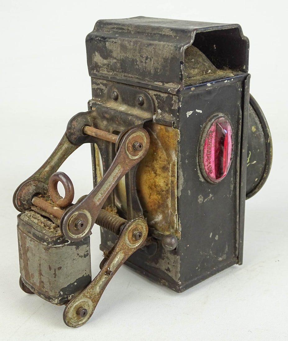 Salsbury Invincible Lamp - 3