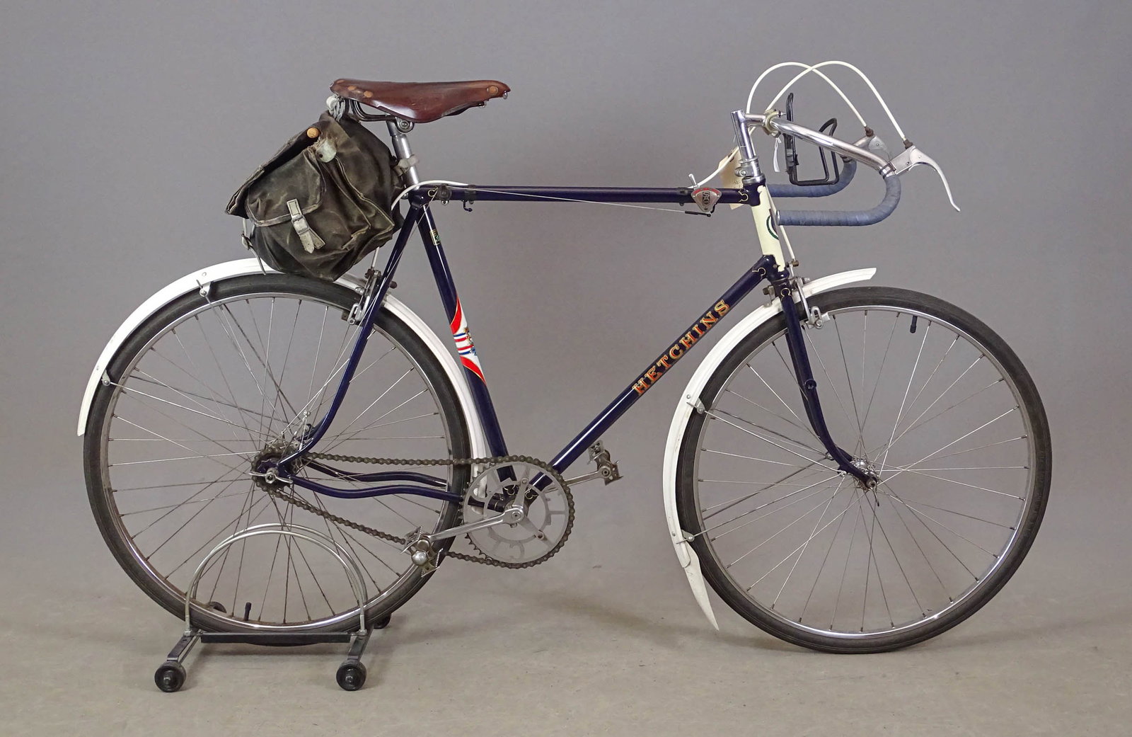 Hetchins Brilliant Bicycle: Hetchins "Brilliant" 1937 serial # 73677. Curly stays, Reynolds tubing 531, Sturmey Archer AM medium ratio rear hub, Lauterwasser handle bars, Brooks saddle. Good condition. Glenn Eames Collection Bur