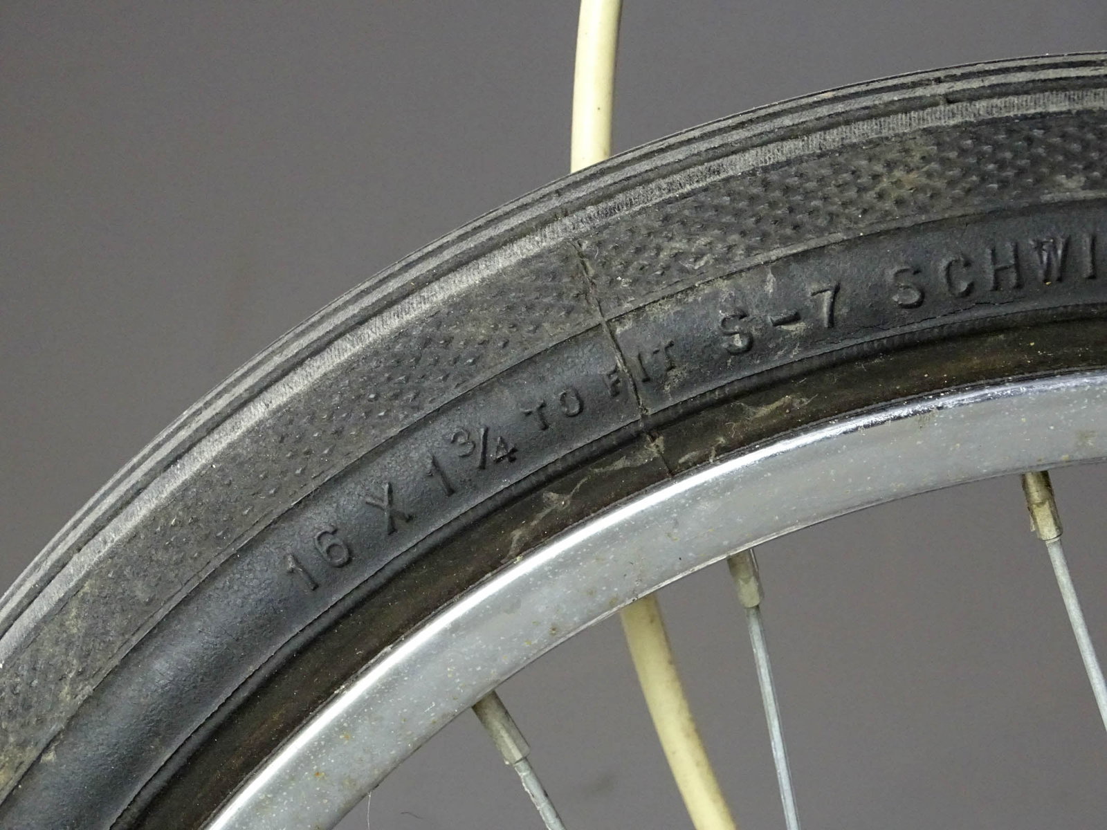 Schwinn Stingray Bicycle - 10