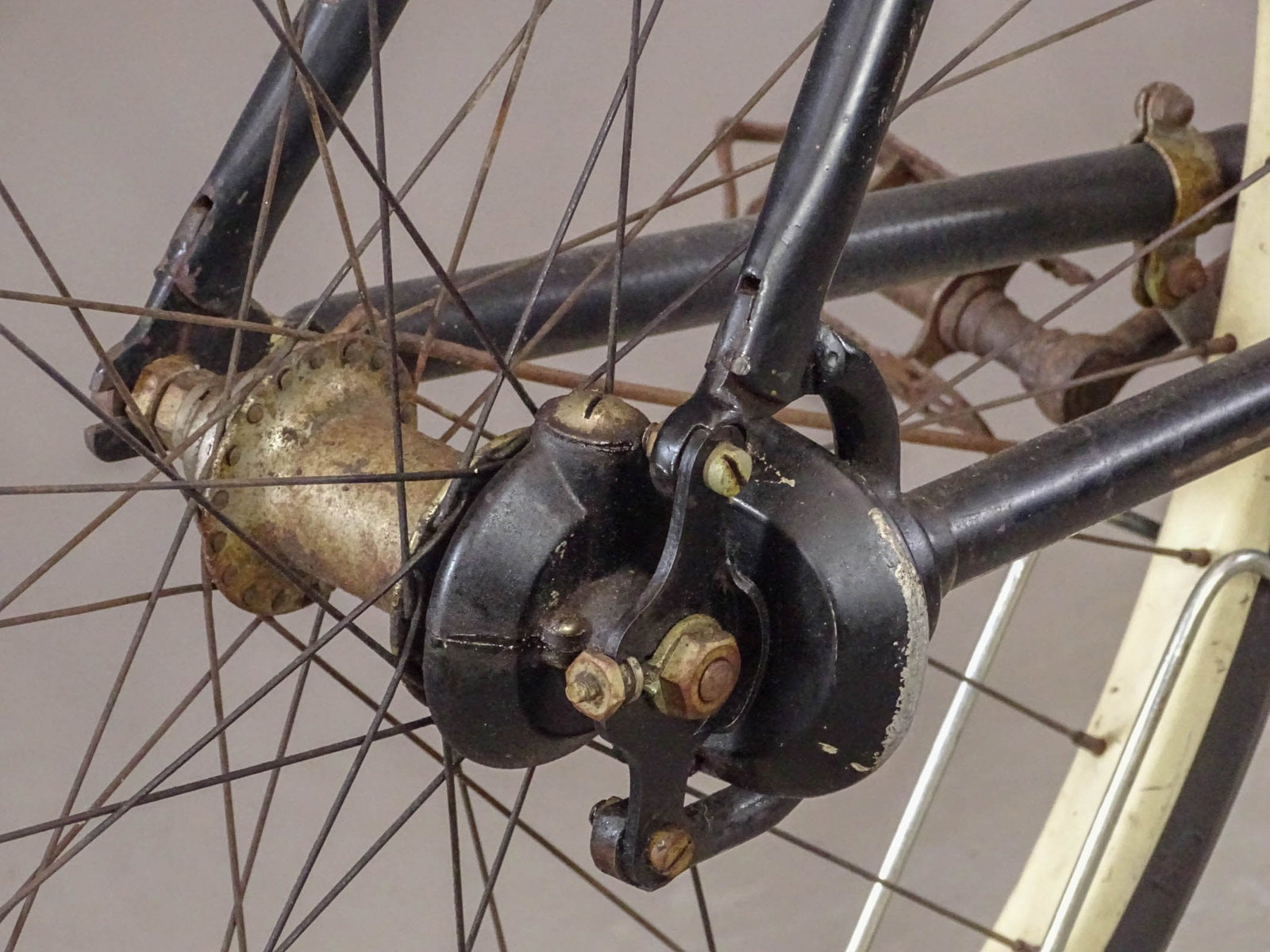 Rambler Chainless Pneumatic Safety Bicycle - 3