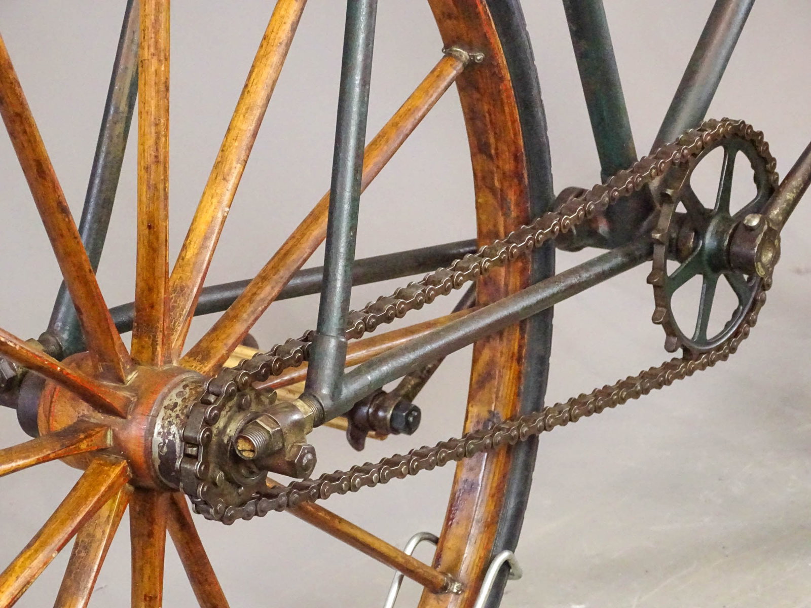Hickory Pneumatic Safety Bicycle - 3