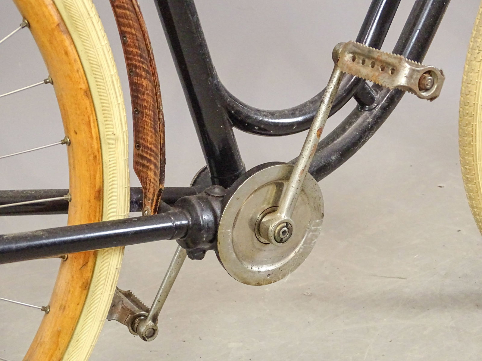Crescent Ladies Safety Bicycle - 3