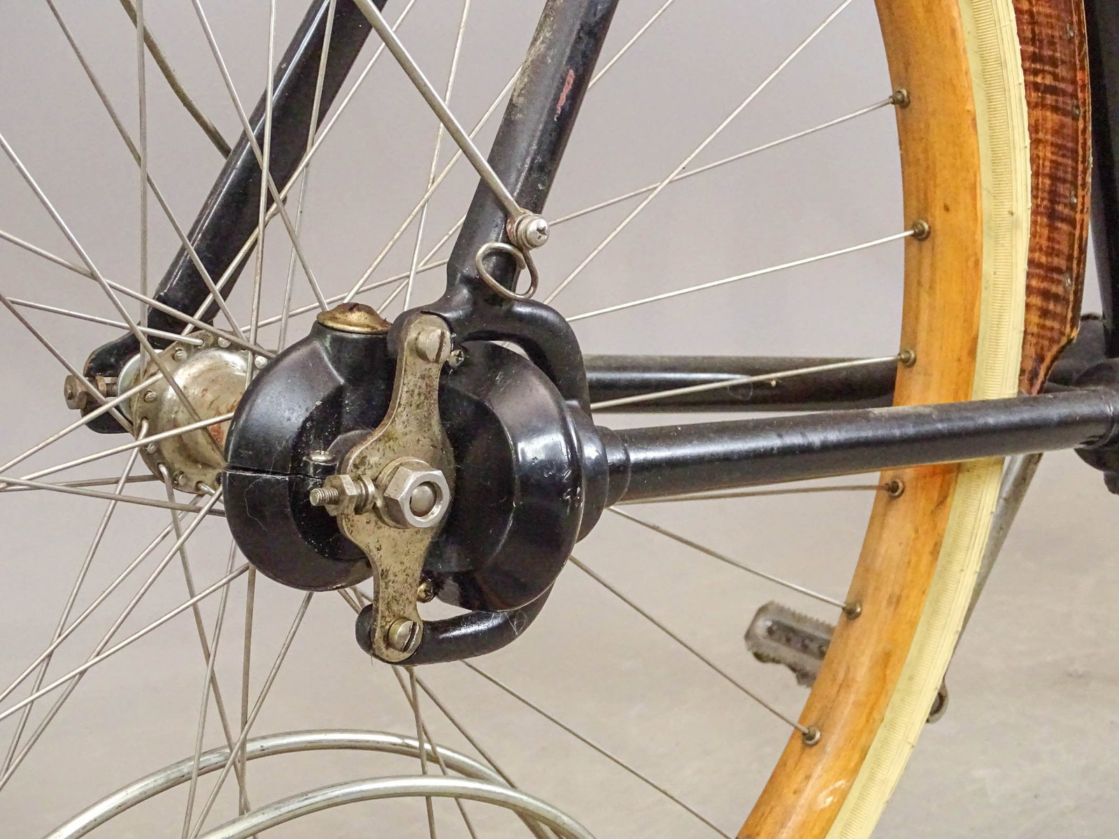 Crescent Ladies Safety Bicycle - 4