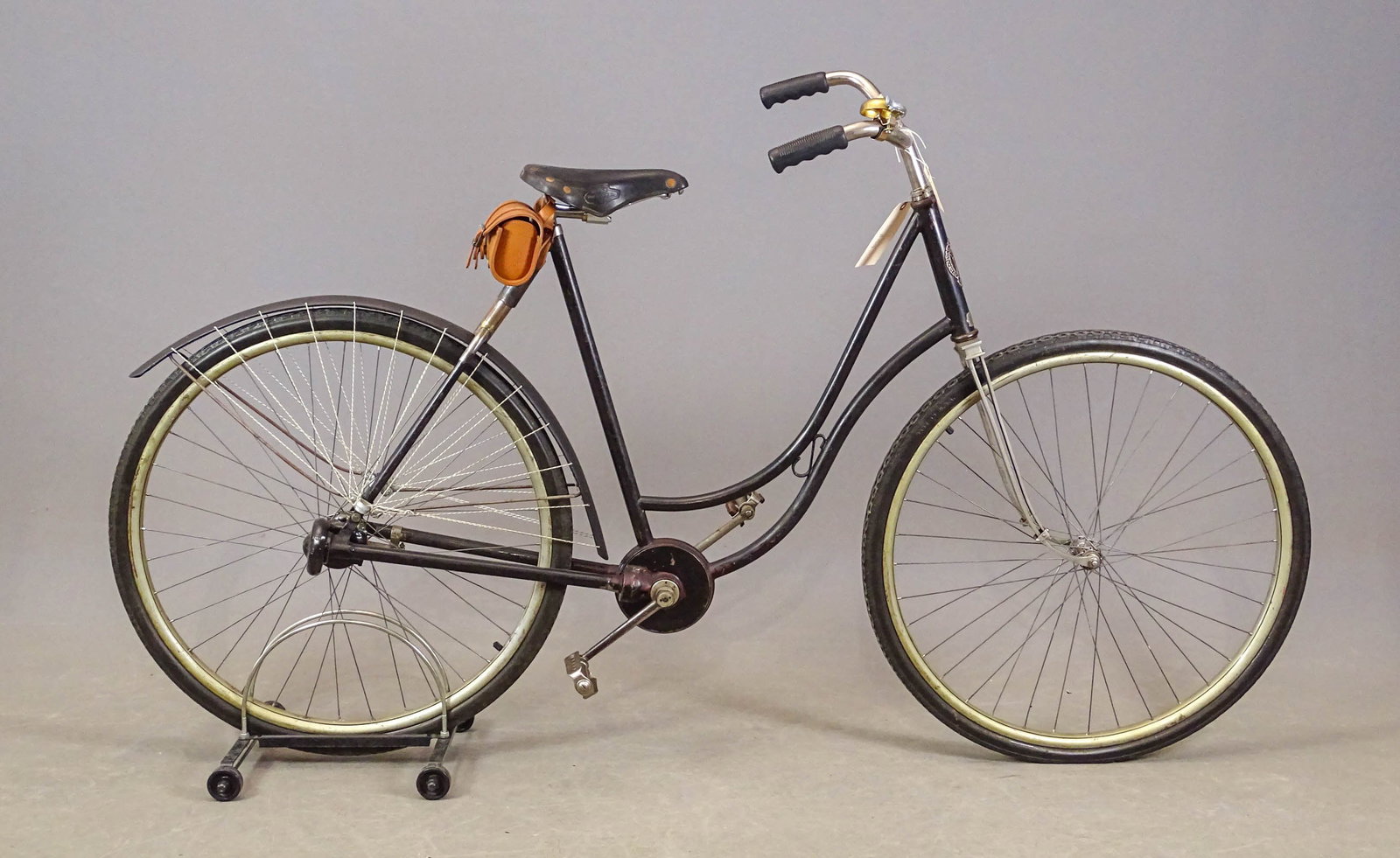Pierce Arrow Safety Bicycle: Pierce Arrow pneumatic safety chainless bicycle. To even out the bumps in the road, this bike has front fork arm tips fitted with springs and a spring in the seat stay between the seat and the rear wh