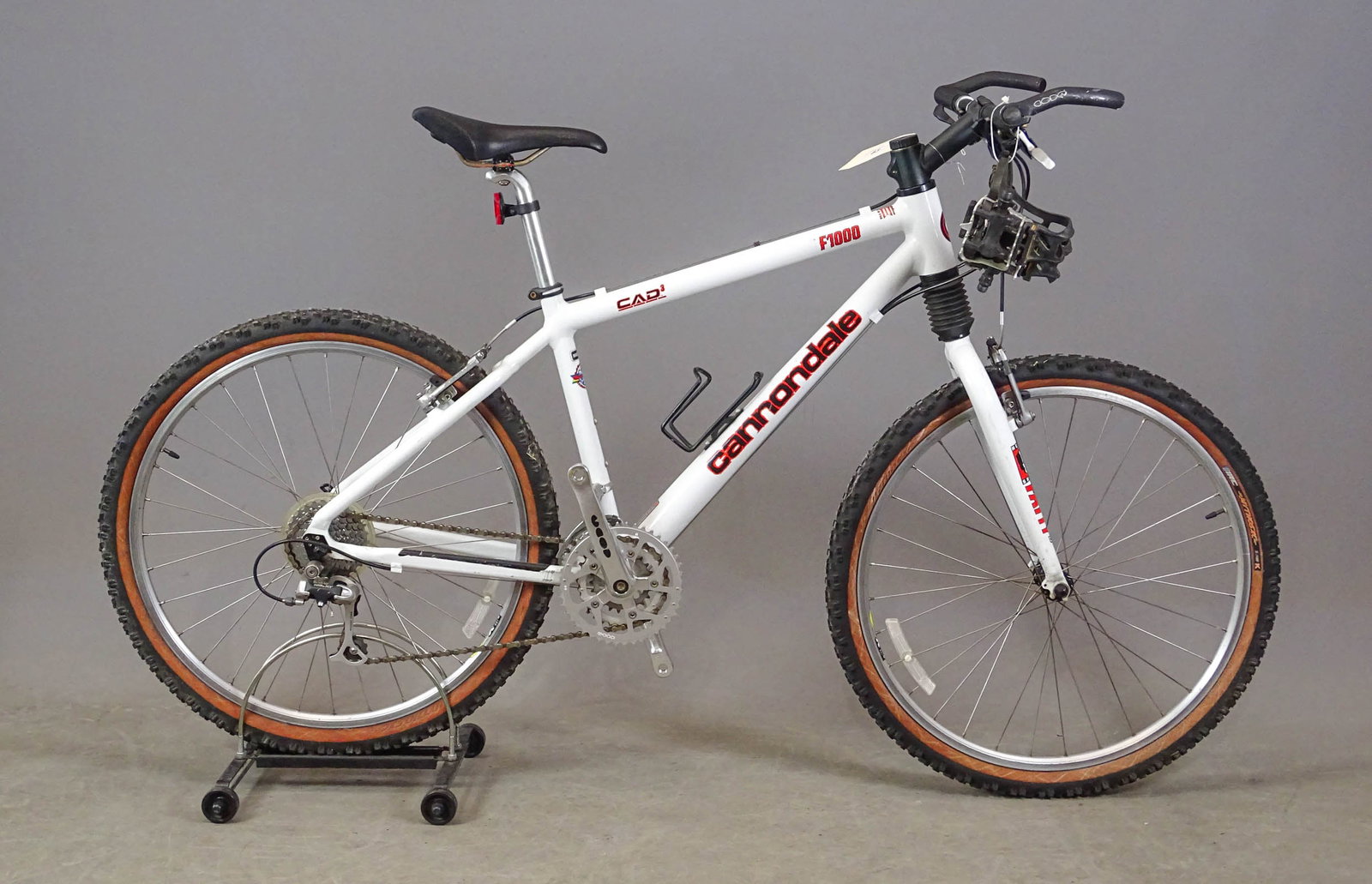 Cannondale Mountain Bicycle: Cannondale F1000 mountain bicycle with CAD3 design frame. Fatty front fork. 24 speed. Size medium. XT and Coda Components. C. 1990's. Good condition.