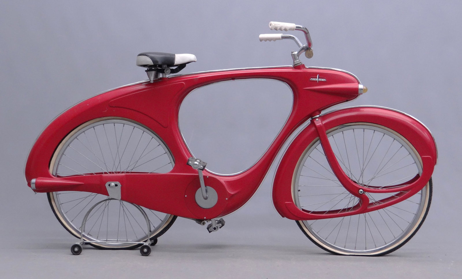 Bowden Spacelander Bicycle: Second generation Bowden Spacelander with name plate "Bowdon Industries Inc. Kansas City Missouri" SN# 0293R0009. Good condition. David Metz Museum. Previously sold at Copake Auction April 2014, lot
