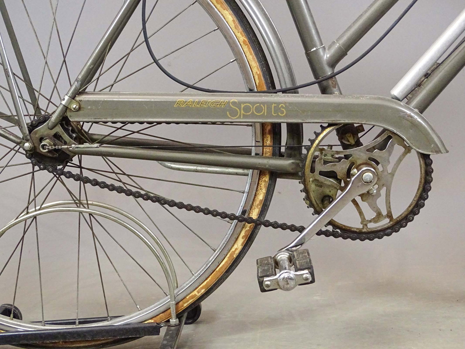 Raleigh Mixte Frame Bicycle - 2