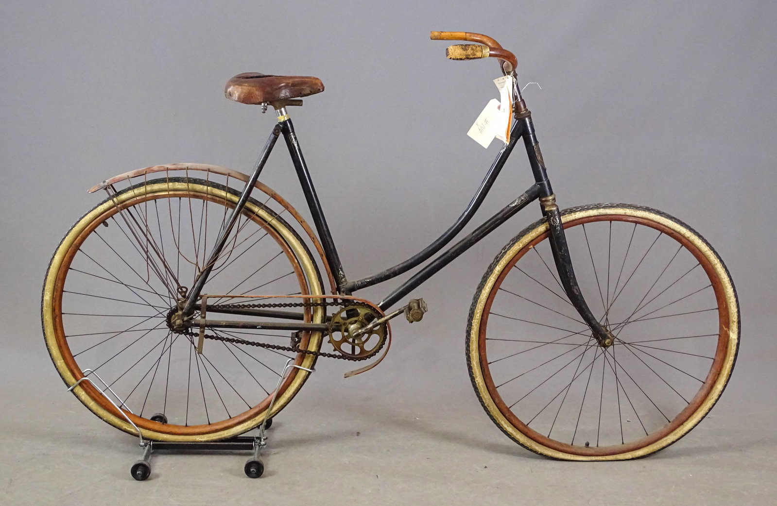 Clyde Cycle Pneumatic Safety Bicycle: Clyde Cycle Company Chicago Pneumatic Safety bicycle. 22" frame. Good condition. Mark Mattei Collection.