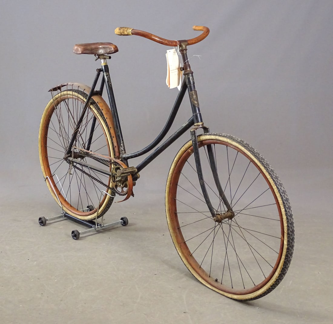 Clyde Cycle Pneumatic Safety Bicycle - 4