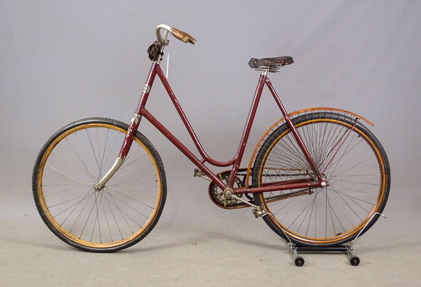 Crescent Pneumatic Safety Bicycle - 10