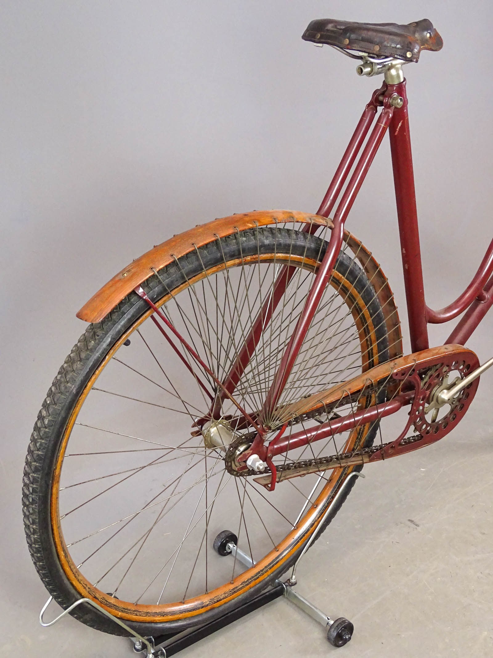 Crescent Pneumatic Safety Bicycle - 4