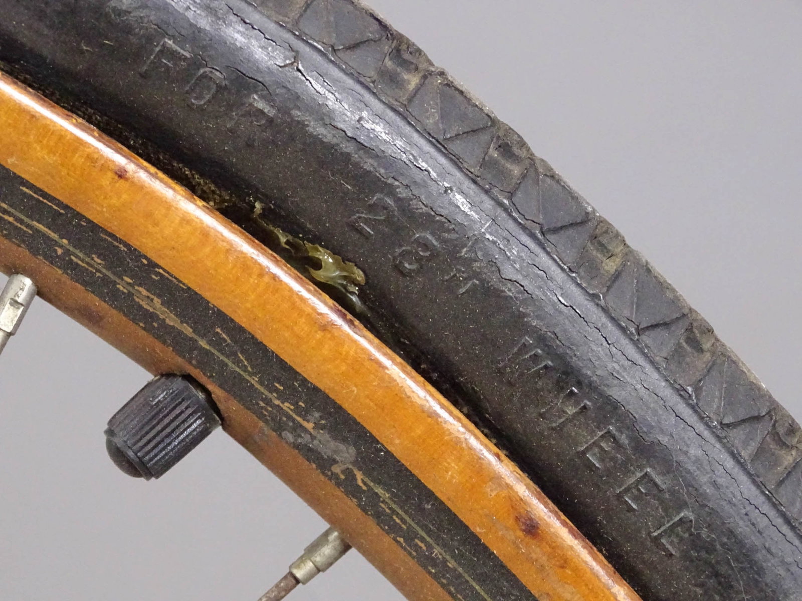 Crescent Pneumatic Safety Bicycle - 9