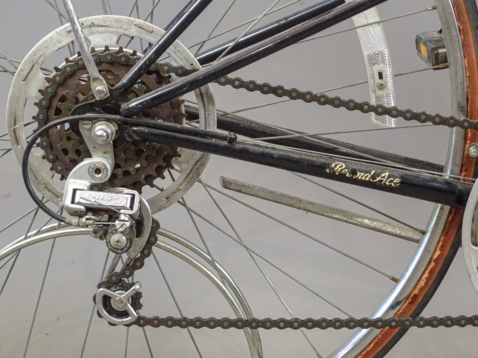 Raleigh Mixte Bicycle - 3