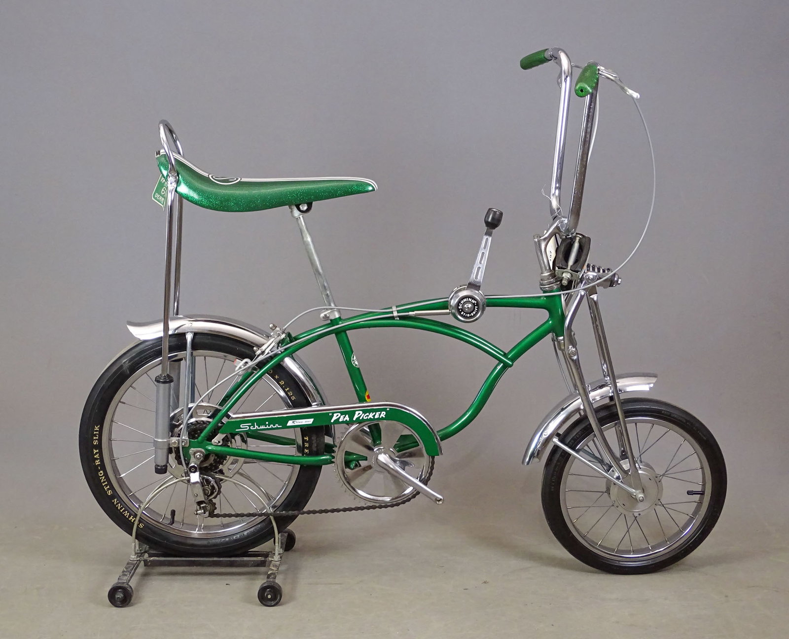 1969 Schwinn Pea Picker Bicycle: 1969 Schwinn Pea Picker Stingray Krate bicycle. Full restoration. SN#CE55247.
