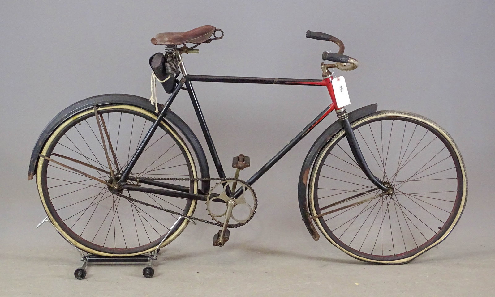 Lovell Diamond Pneumatic Safety Bicycle: Lovell Diamond Pneumatic Safety bicycle. 22" frame. Original condition. Barn fresh.