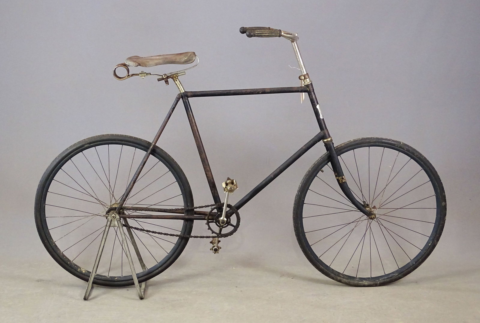 Hartford Pneumatic Safety Bicycle: Hartford Pneumatic Safety bicycle. Tall frame. Badged "HARTFORD PATENTED MAR. 10. 91. FEB. 6.94 / THE HARTFORD CYCLE CO., HARTFORD, CT., PATENTS APPLIED FOR". 24" frame.