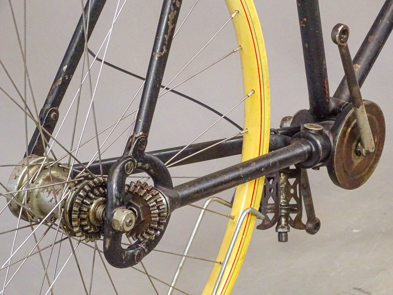 Chainless Pneumatic Safety Bicycle - 3
