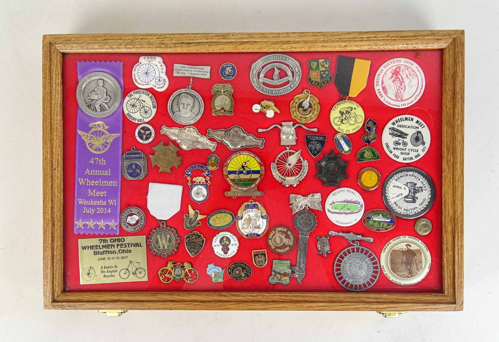 Bicycle Pinbacks and Medals Lot: Lot of bicycle pinbacks and medals. Includes Wheelmen, Veteran CC, The Pinkerton Museum, ribbon etc.. Case included. Gary Sanderson Collection.