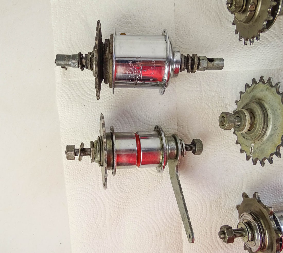 Lot (10) Bicycle Hubs - 2