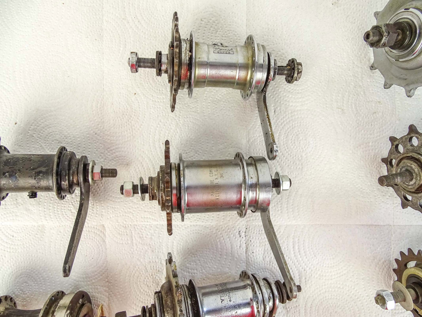 Lot (10) Bicycle Hubs - 3