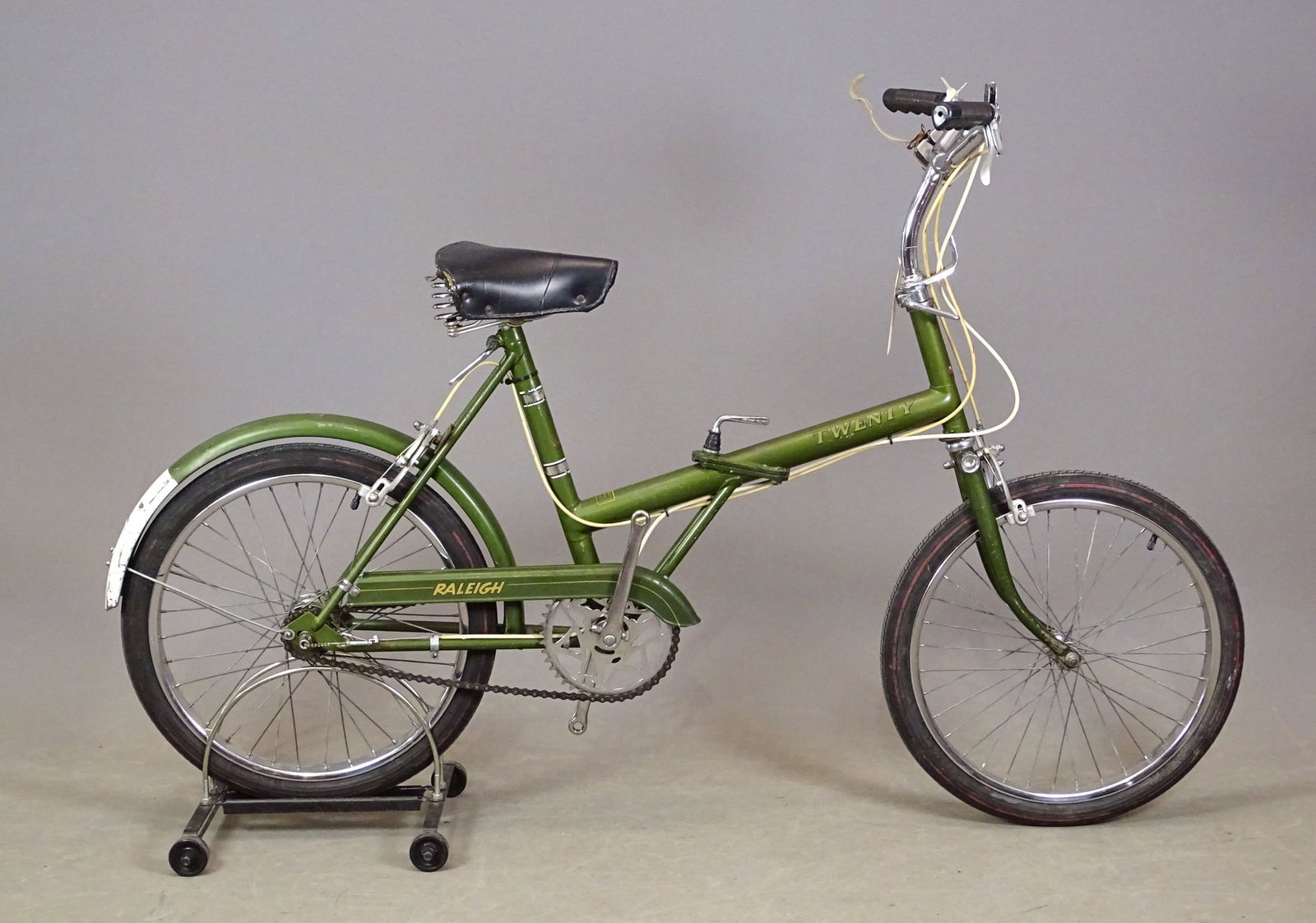 1970 Raleigh Folding Bicycle: 1973 Raleigh Twenty Folding bicycle. 3 speeds. Good condition.