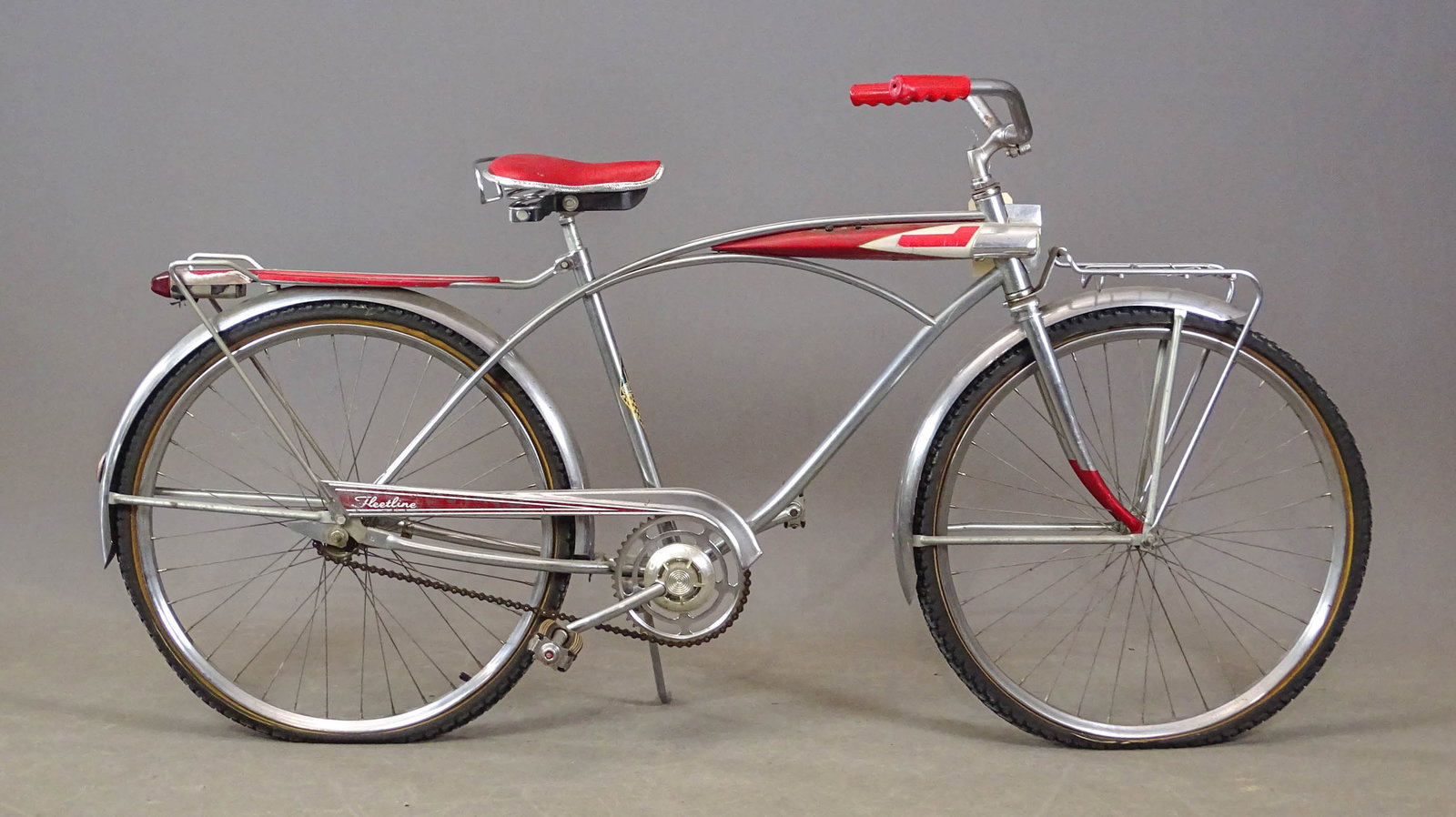 Murray Fleetline Bicycle: C. 1960's Murray Fleetline bicycle. 18" frame. Rear and front racks. Good condition.