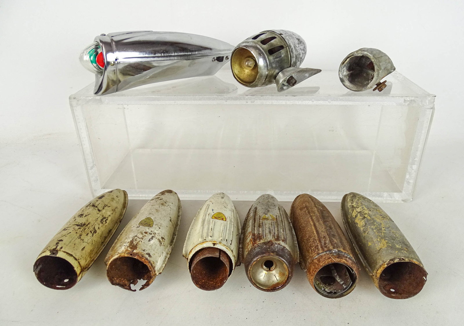 Bicycle Lights Lot: Lot of vintage bicycle head lights, tail light and horn light. Good condition..