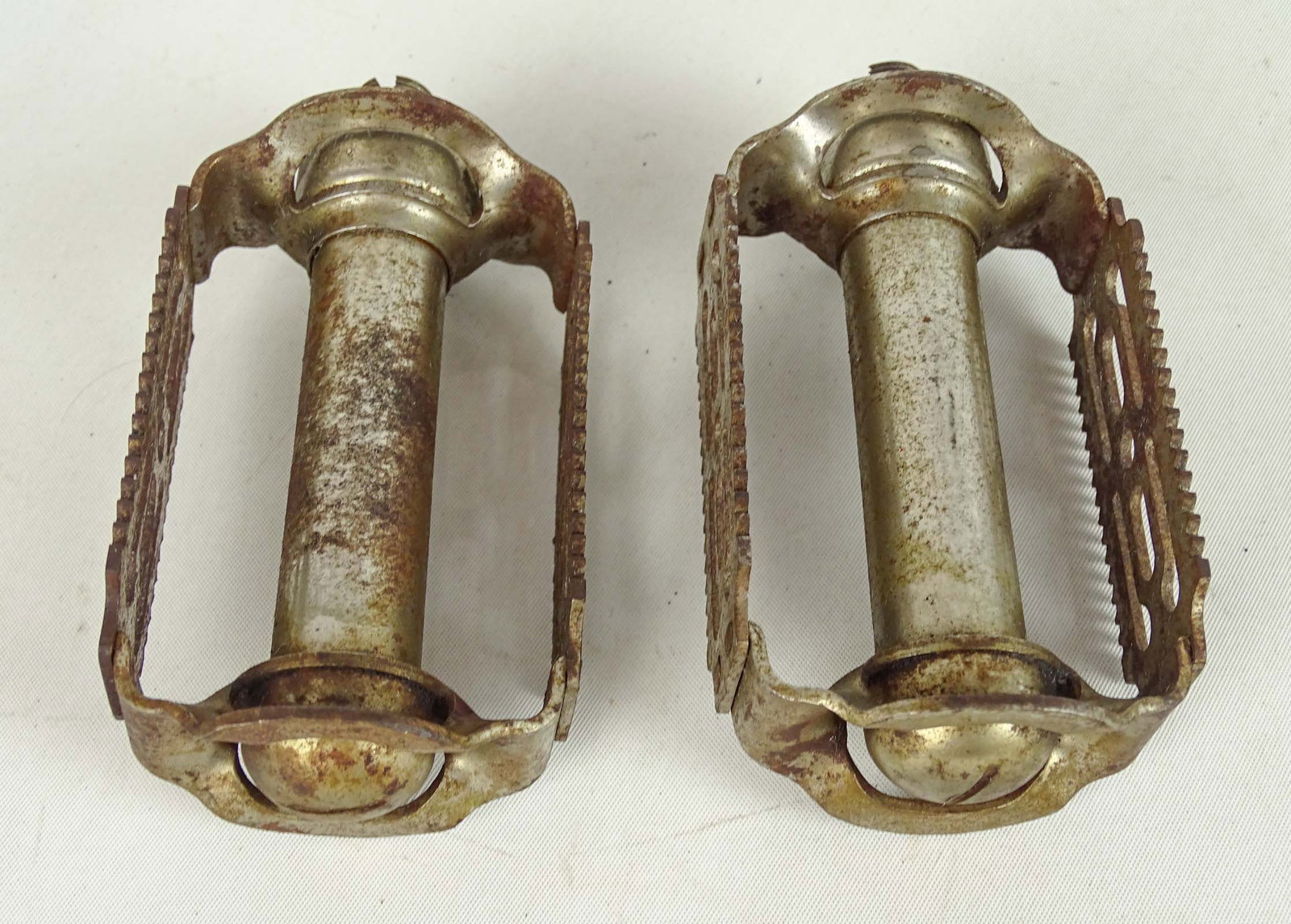 Pair of Lovell Diamond Pedals: Pair of TOC Lovell Diamond pedals. Scarce, men's. Good condition.