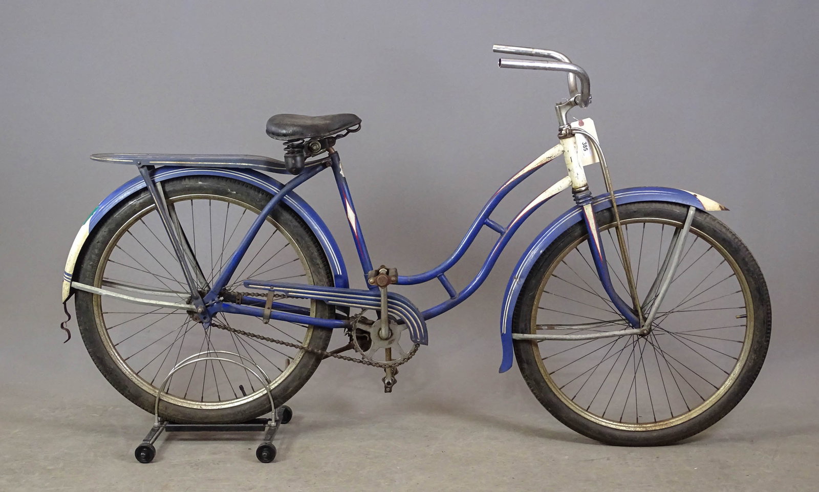 Balloon Tire Bicycle: Original Balloon tire bicycle. 26" balloon tires. Barn fresh condition.