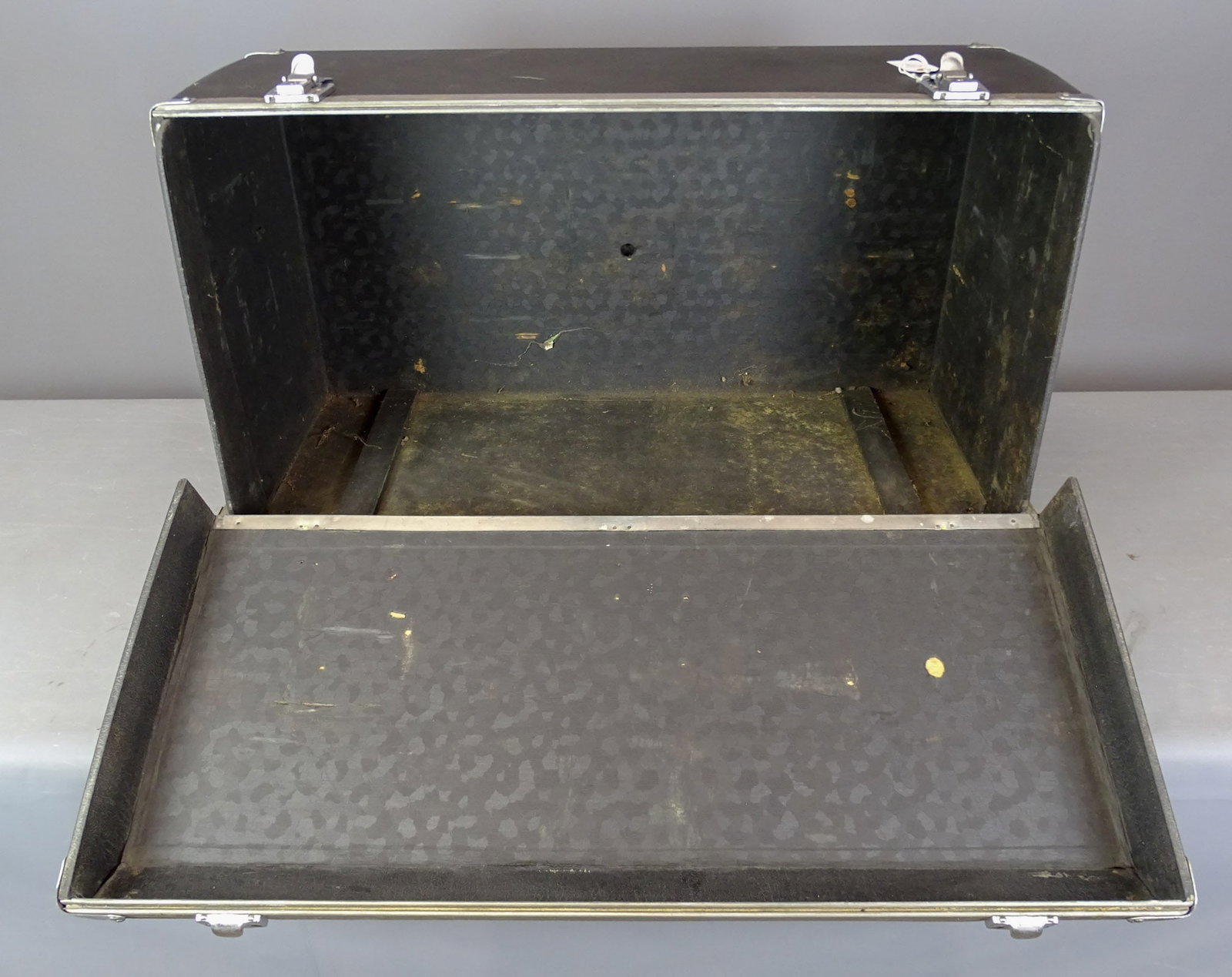 Automobile Trunk (1 of 5)