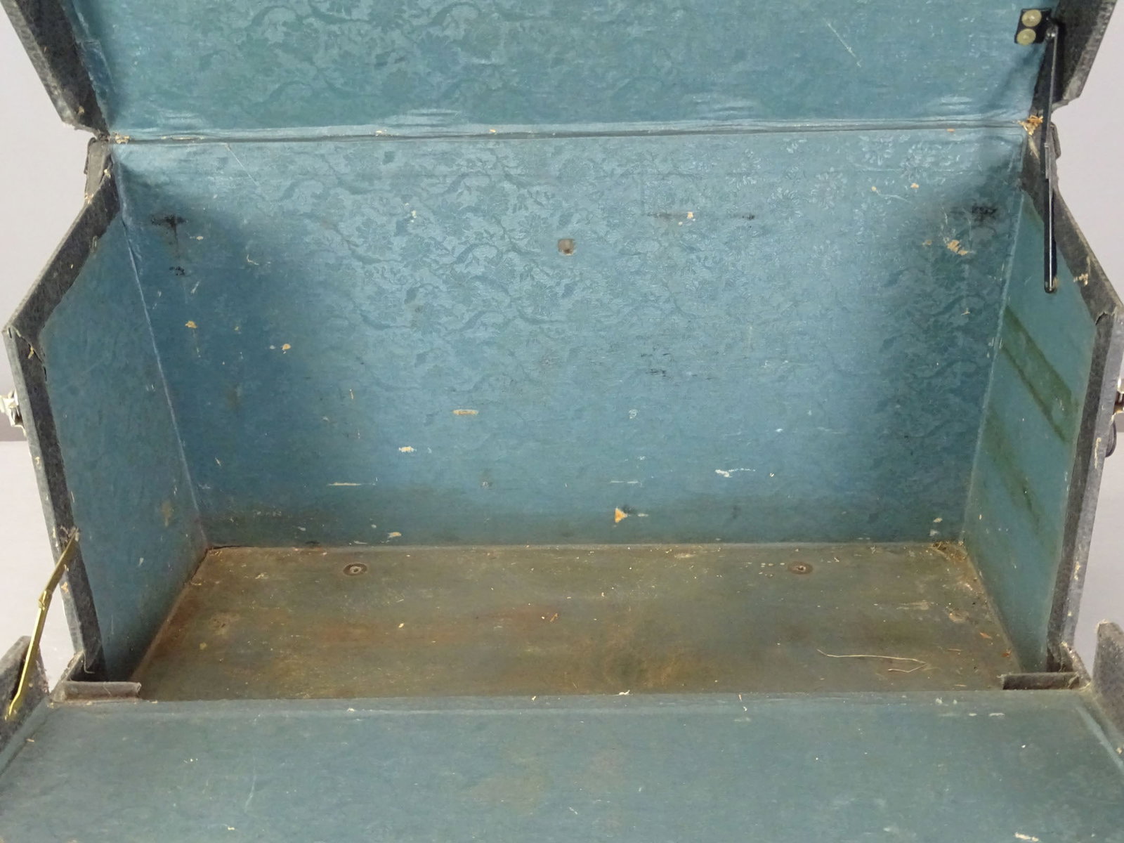 Early Automobile Trunk - 2