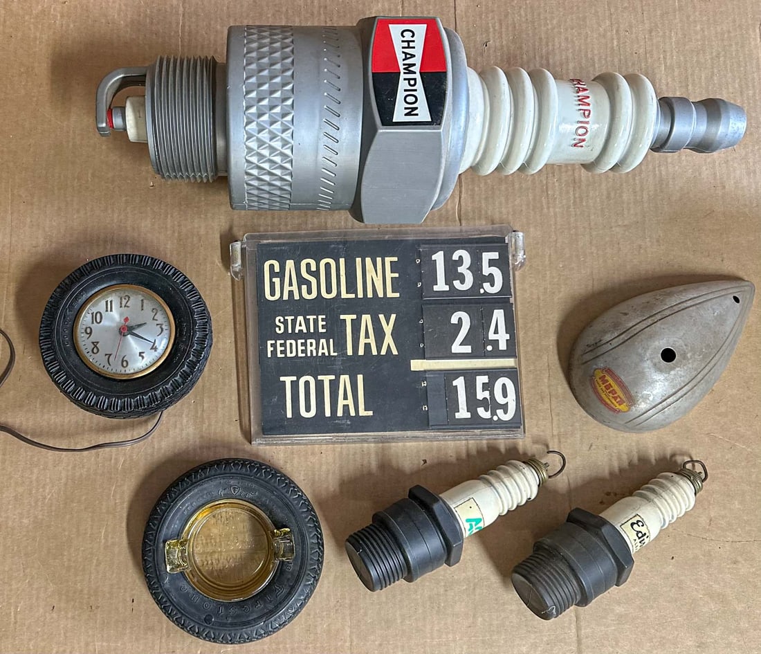Misc. Lot: Automobilia display items, large spark plug, two small spark plugs, tire clock, tire ashtray, etc..