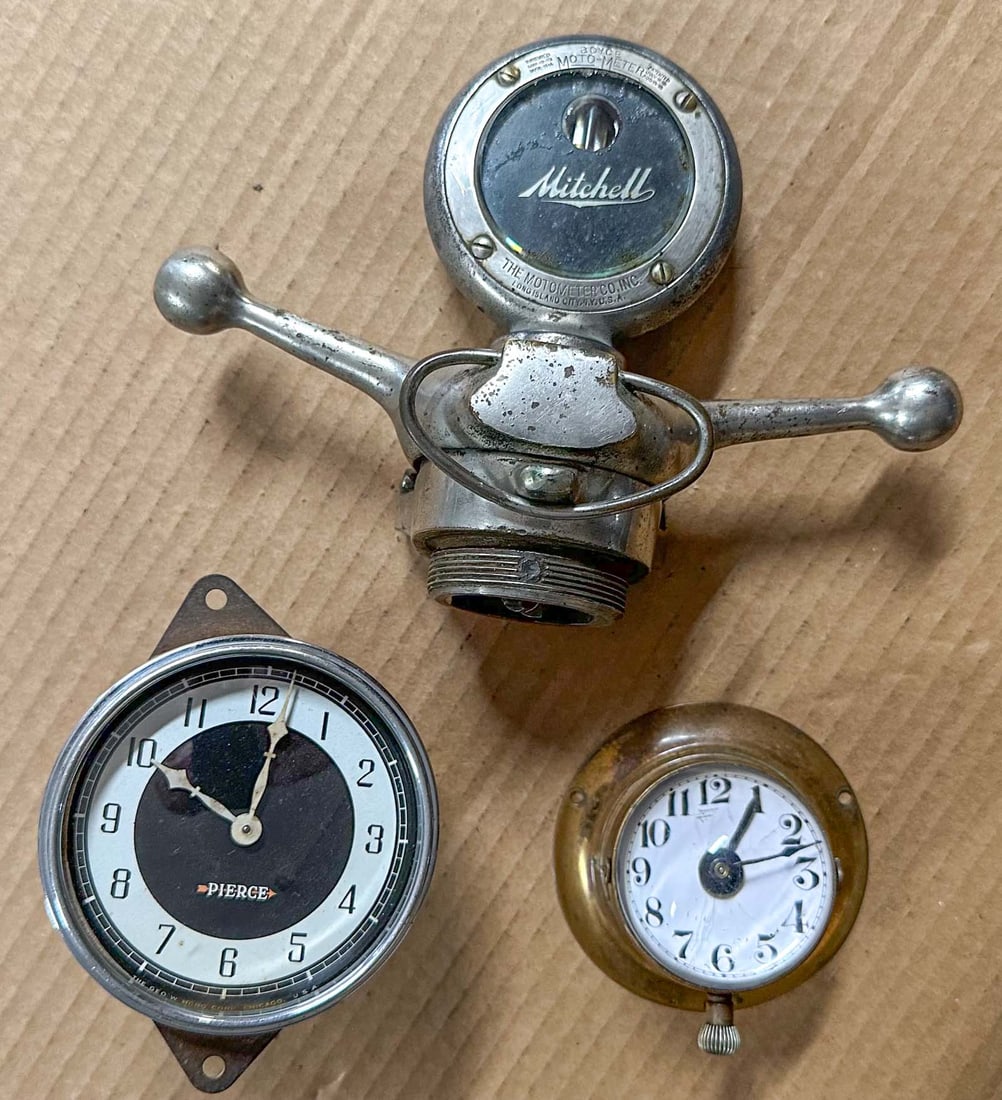 Misc. Lot: Three items - very heavy flip top dog bone radiator cap with Mitchell script Motometer, two clocks, mid 1930's Pierce Arrow, dash mount with magnifying lens.