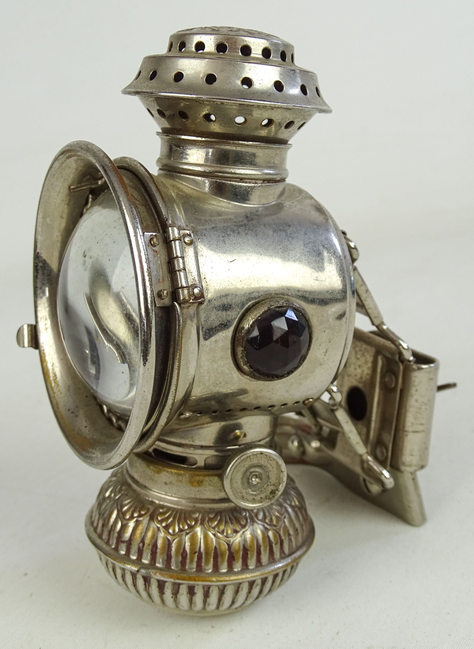 The Everlit Lamp: The "Everlit" lamp by Edward Miller + Co. Early 1900's this lamp is in excellent condition and is new old stock - never used. All lenses are fine. Good condition. Glenn Eames Collection Burlington