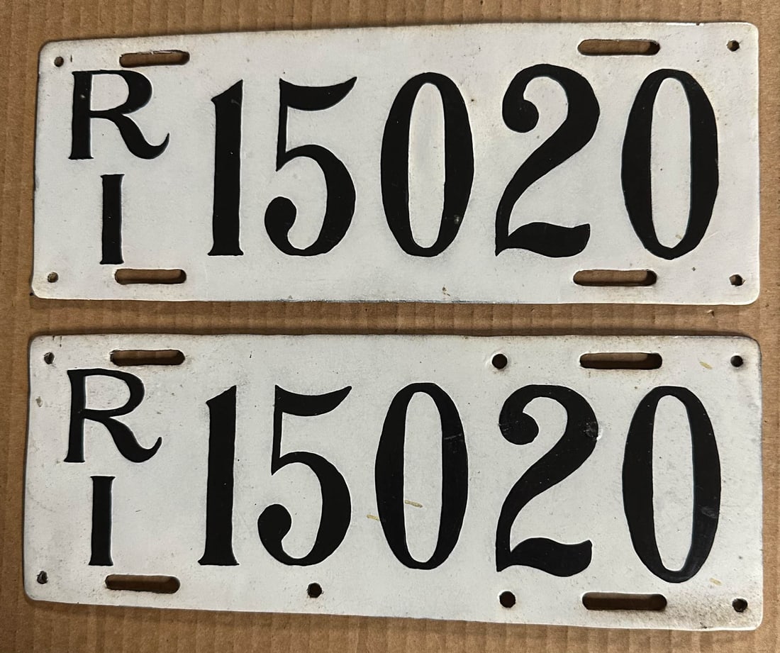 License Plates: Pair of ca 1912 - 1917 Rhode Island porcelain plates #15020.