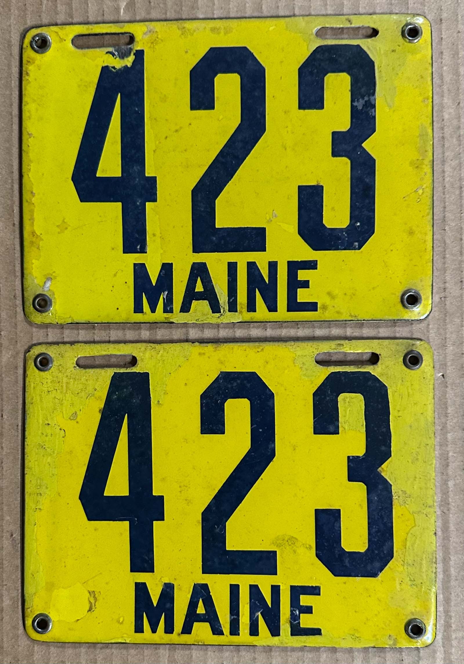 License Plates: Pair of undated 1912 Maine porcelain license plates #423.